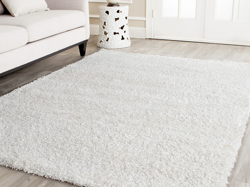 Белый ковер в интерьере Хай-тек