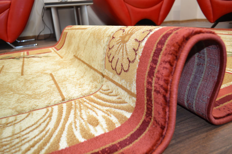 Небольшой ковер из хит-сета 